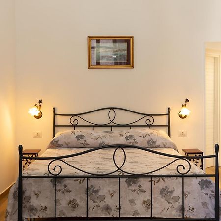 B&B Palazzo Sersale Napoli Bagian luar foto