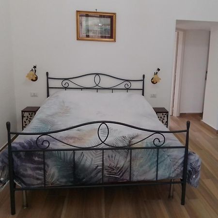 B&B Palazzo Sersale Napoli Bagian luar foto