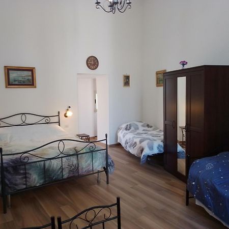 B&B Palazzo Sersale Napoli Bagian luar foto