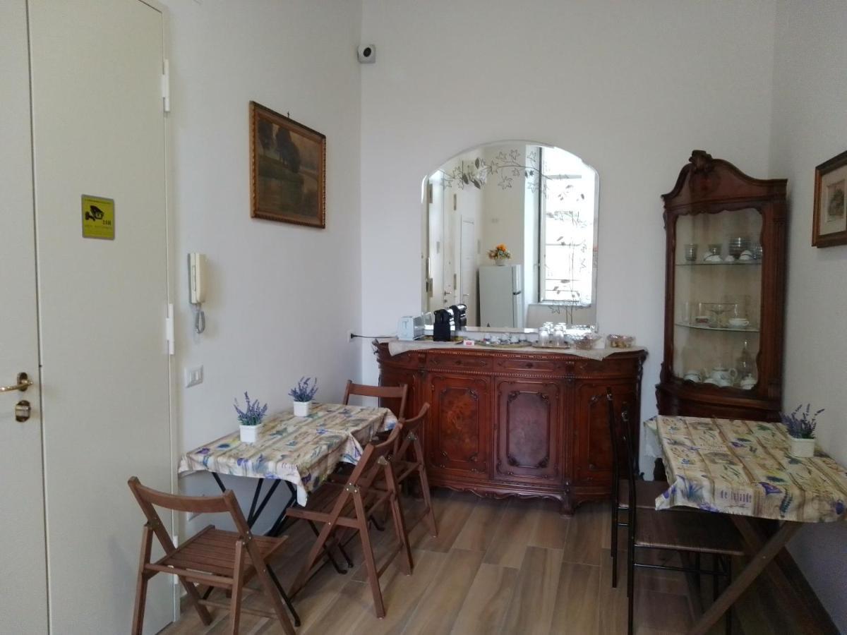 B&B Palazzo Sersale Napoli Bagian luar foto