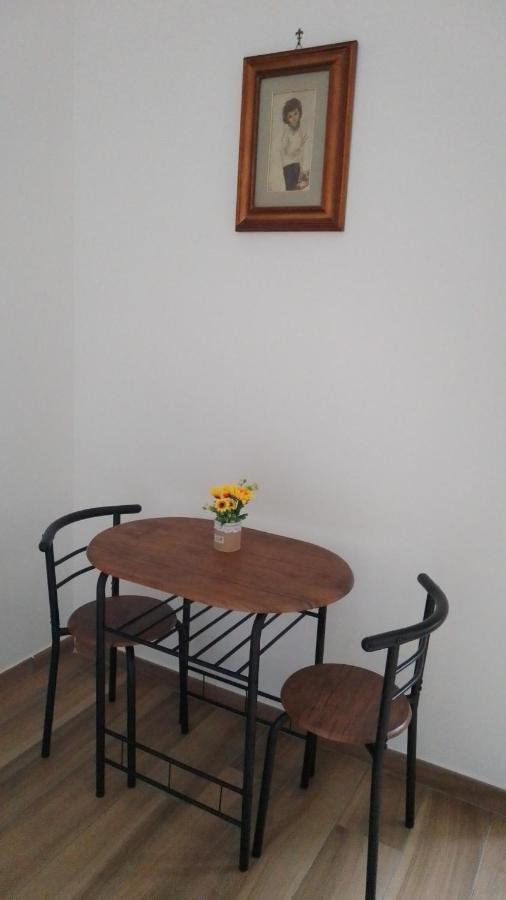 B&B Palazzo Sersale Napoli Bagian luar foto