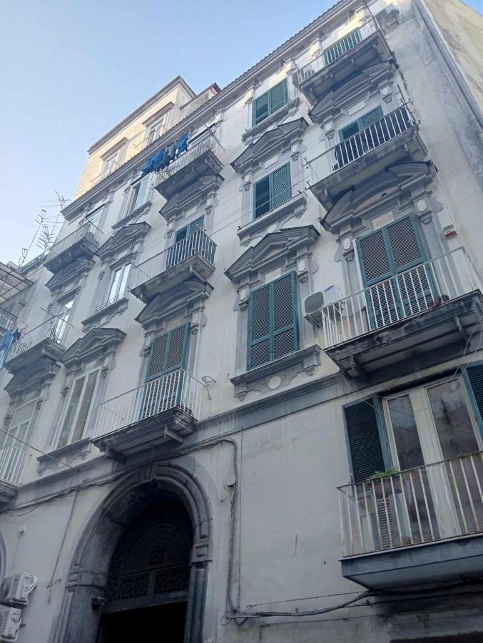 B&B Palazzo Sersale Napoli Bagian luar foto
