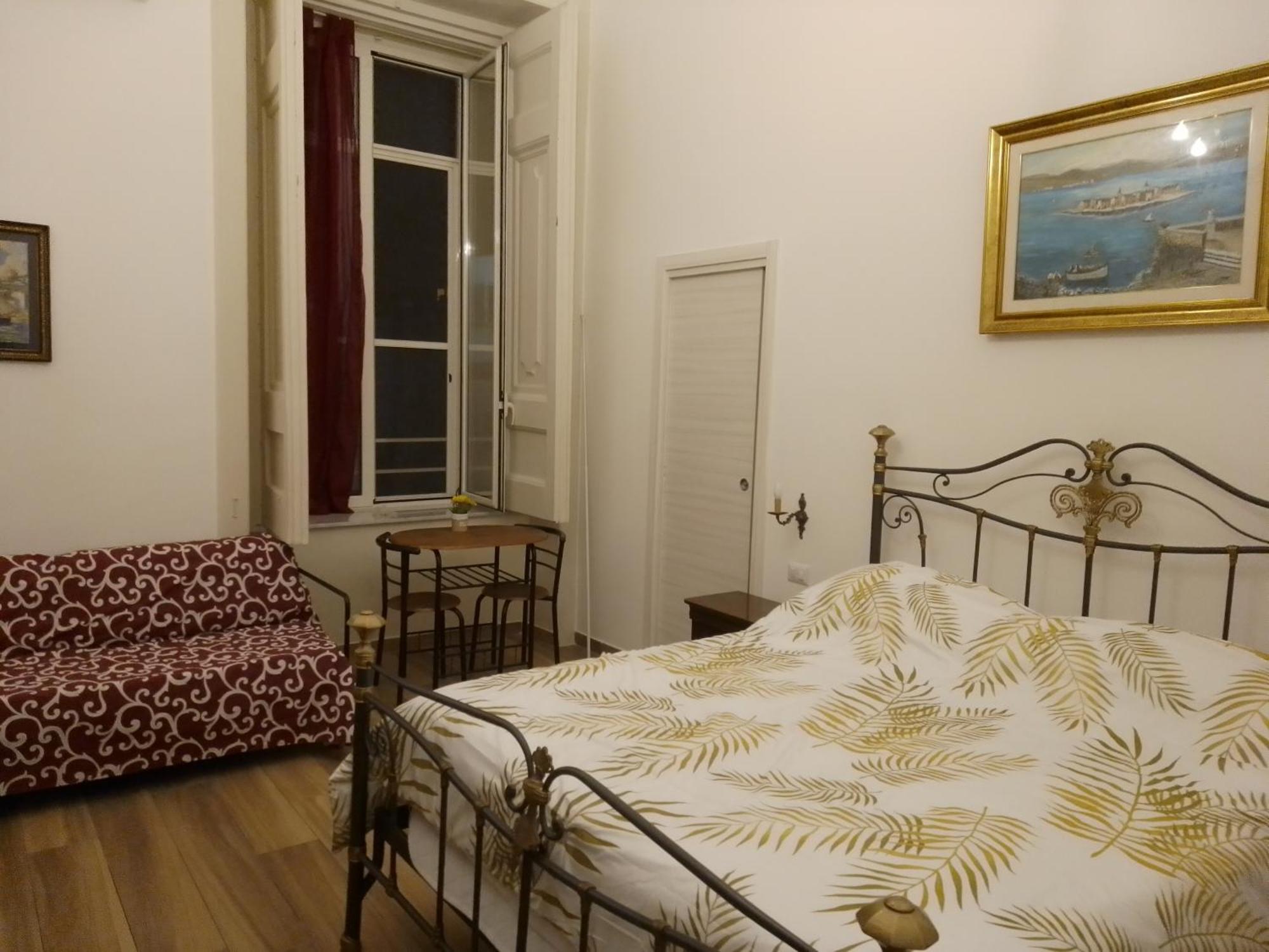 B&B Palazzo Sersale Napoli Bagian luar foto
