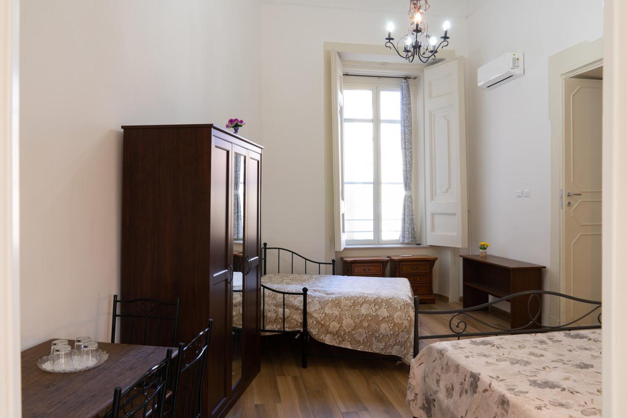 B&B Palazzo Sersale Napoli Bagian luar foto
