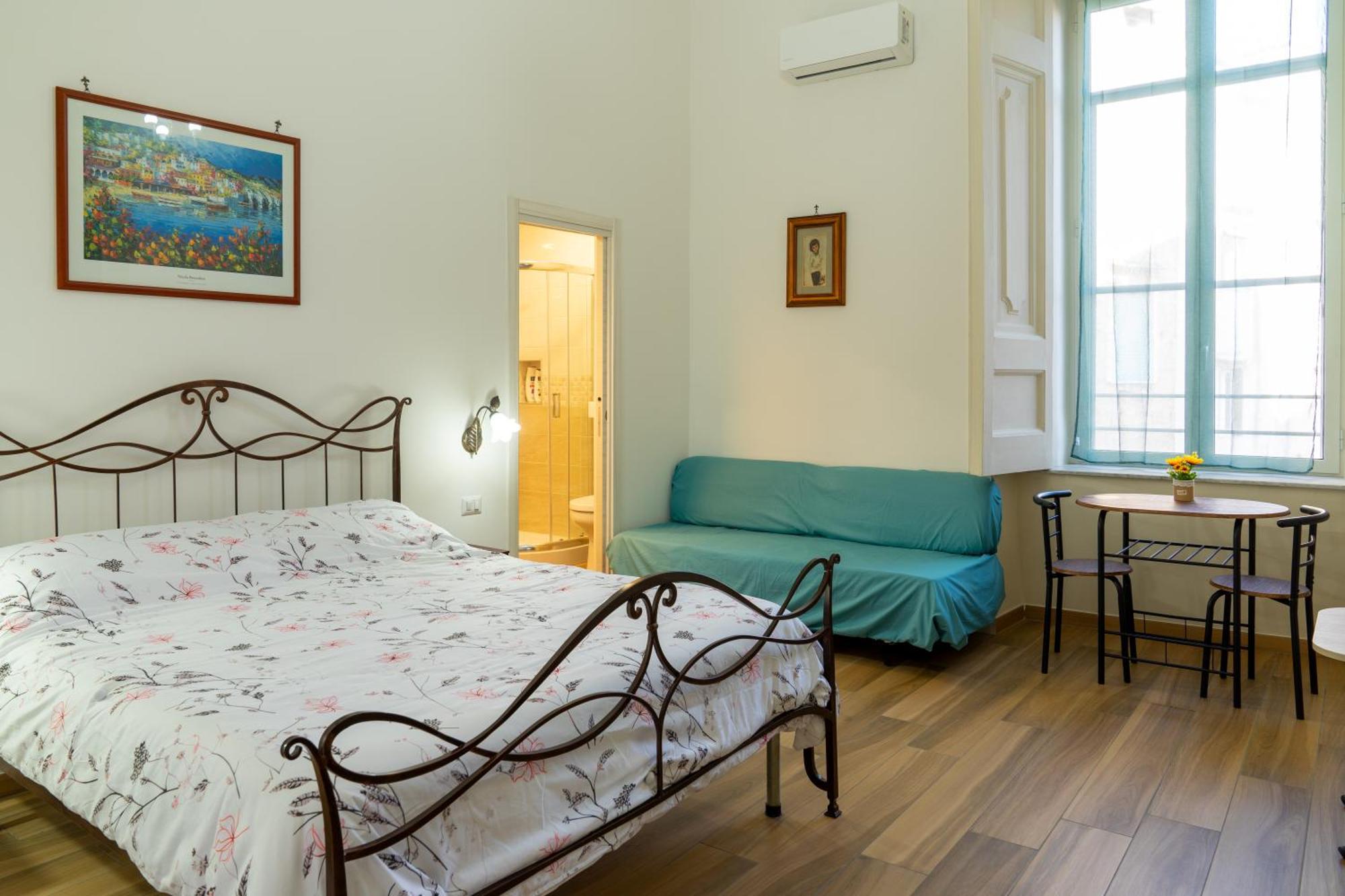 B&B Palazzo Sersale Napoli Bagian luar foto