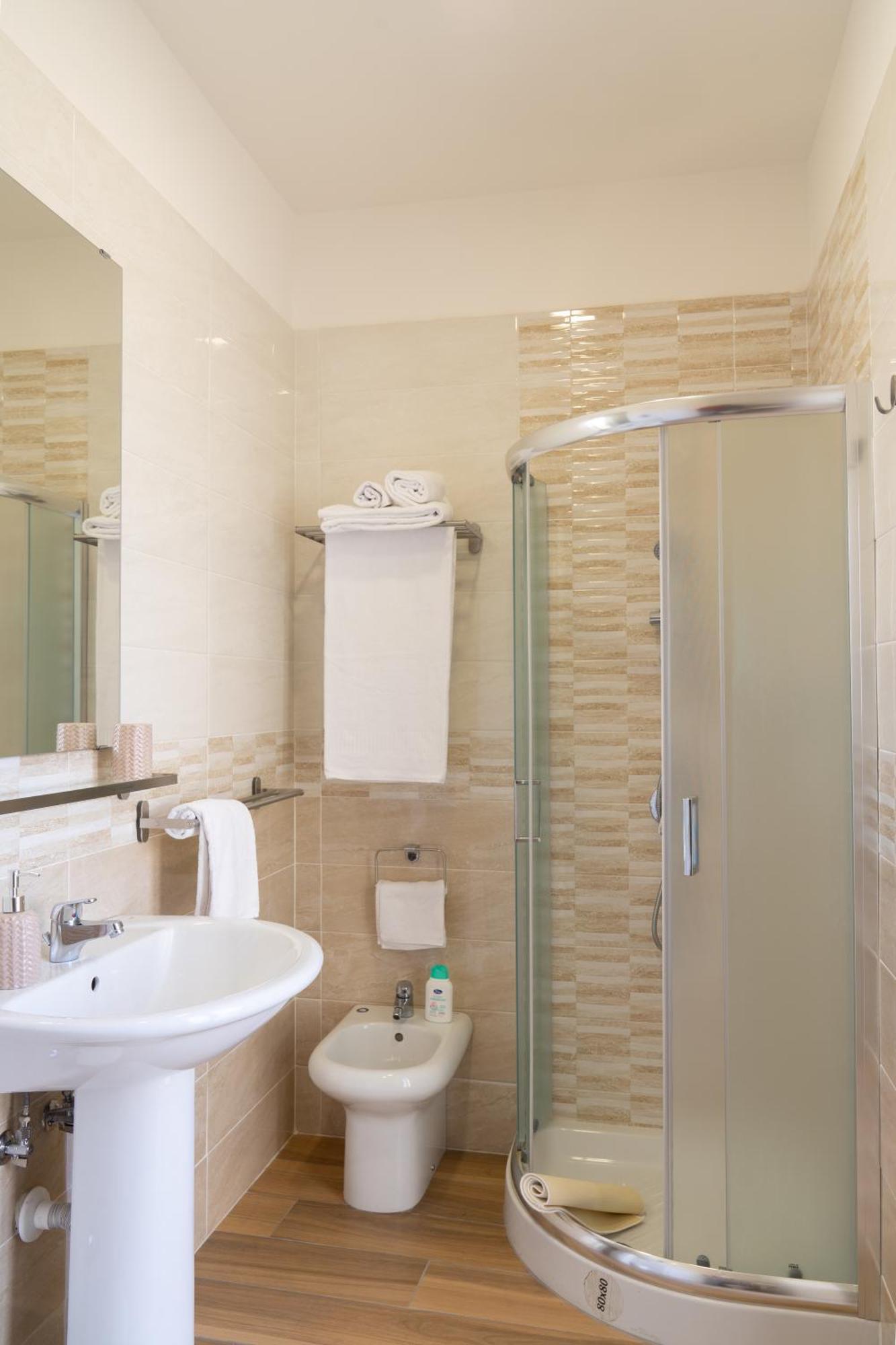 B&B Palazzo Sersale Napoli Bagian luar foto