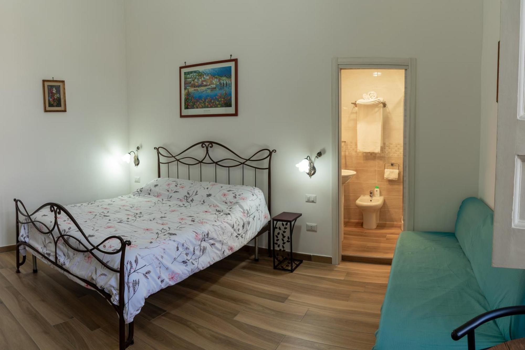 B&B Palazzo Sersale Napoli Bagian luar foto