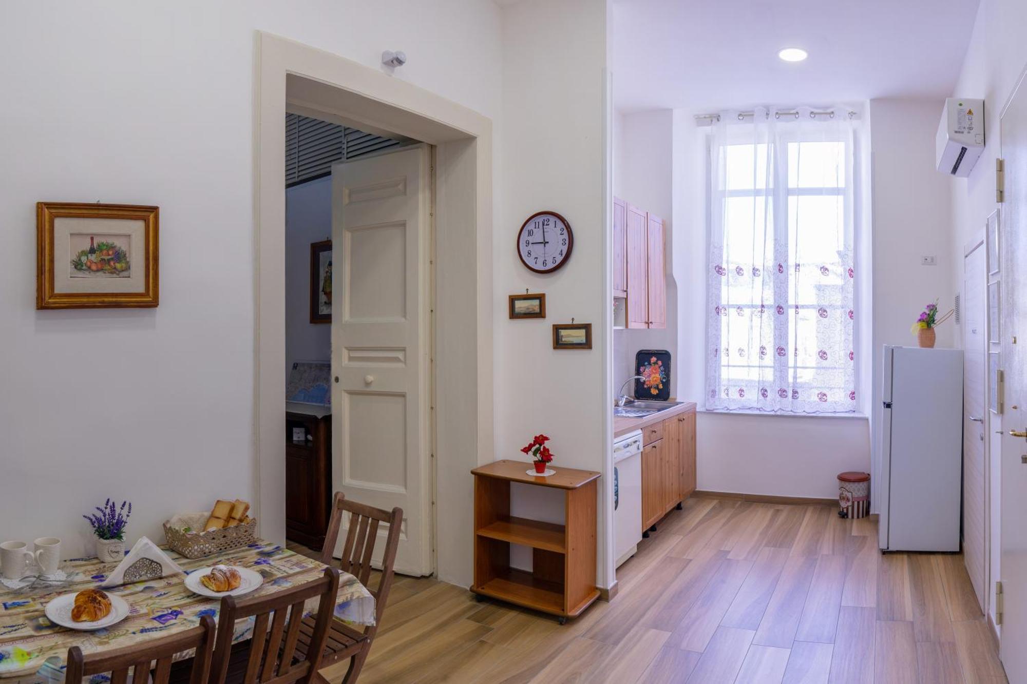 B&B Palazzo Sersale Napoli Bagian luar foto