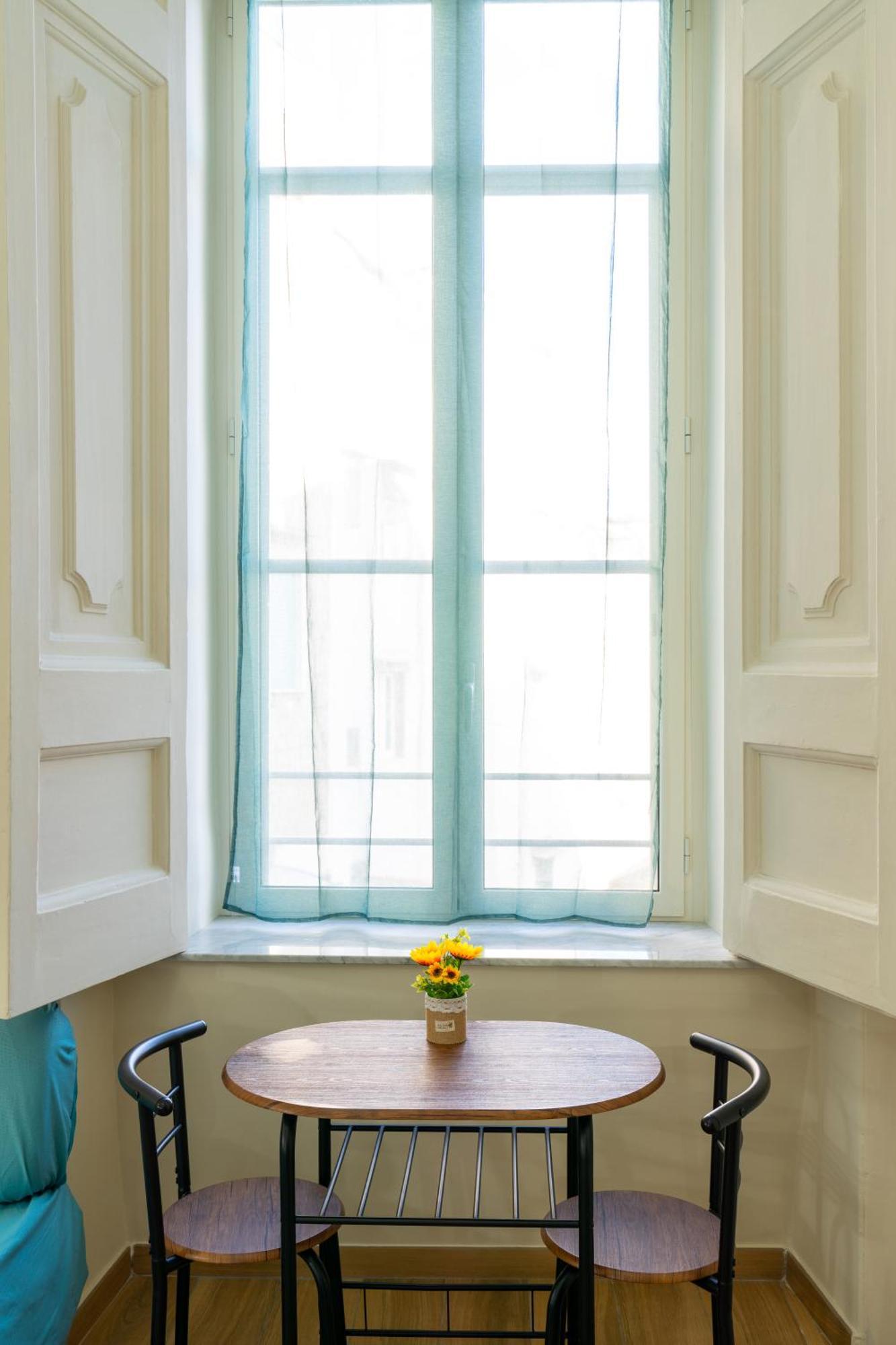 B&B Palazzo Sersale Napoli Bagian luar foto
