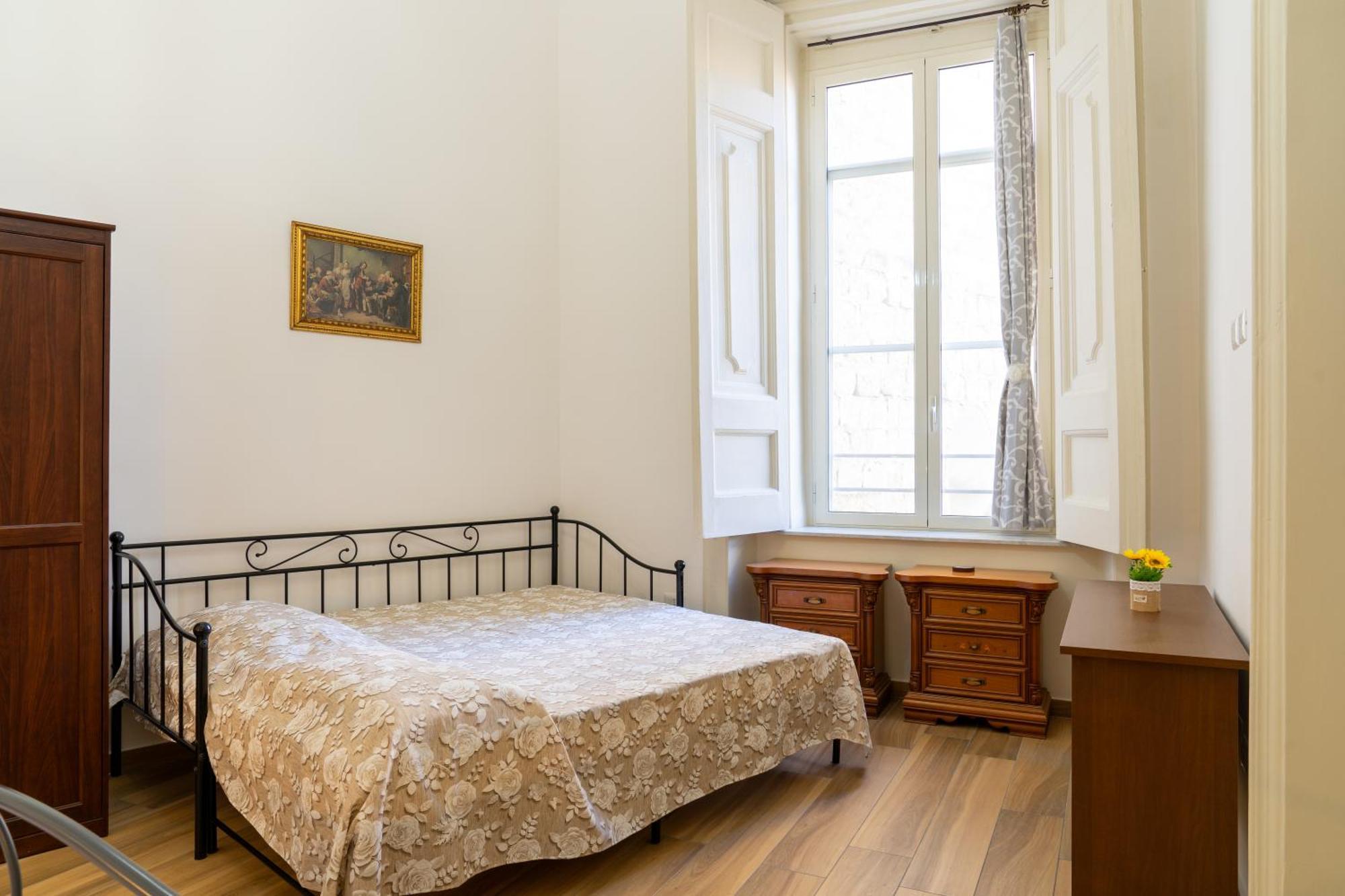 B&B Palazzo Sersale Napoli Bagian luar foto