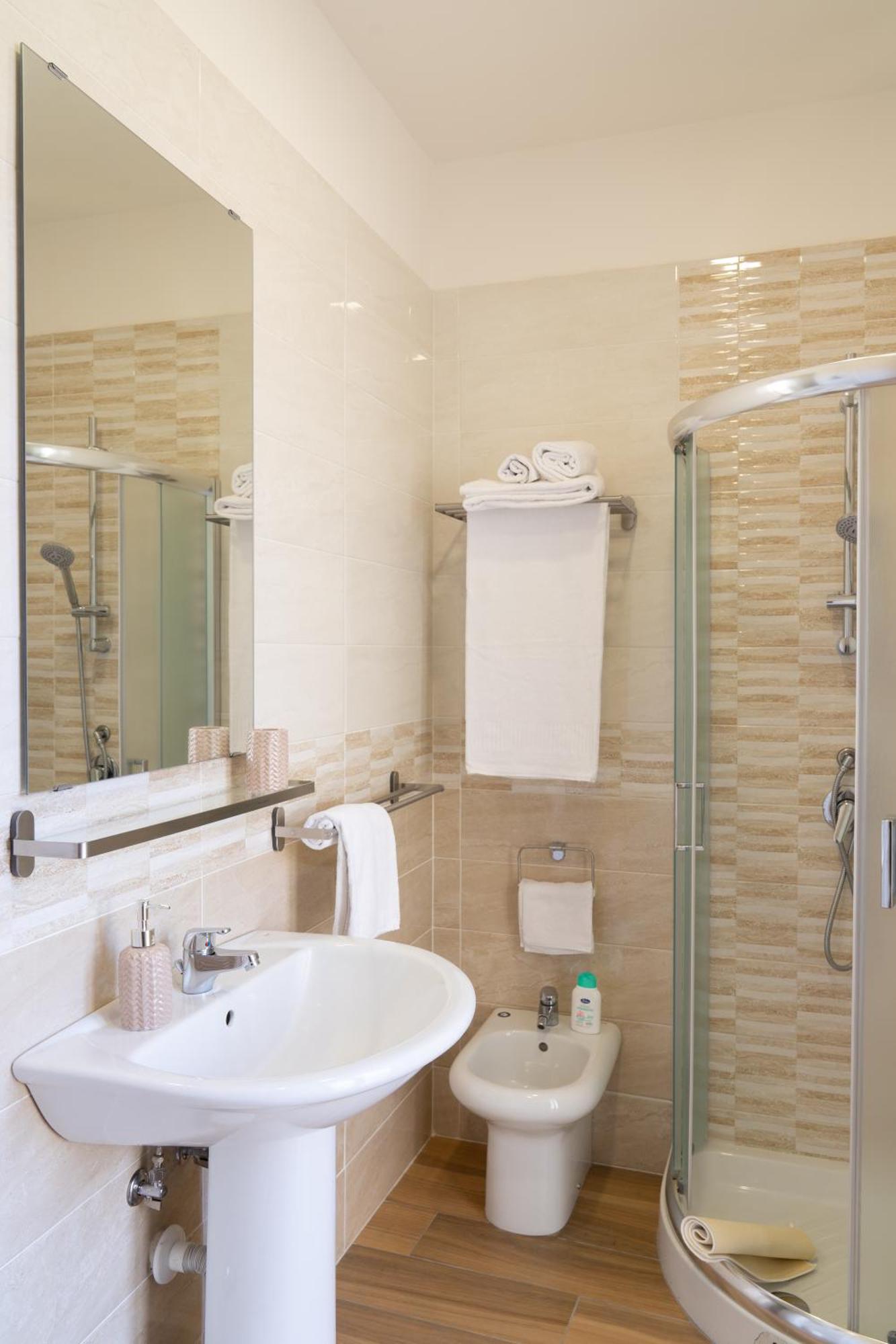 B&B Palazzo Sersale Napoli Bagian luar foto